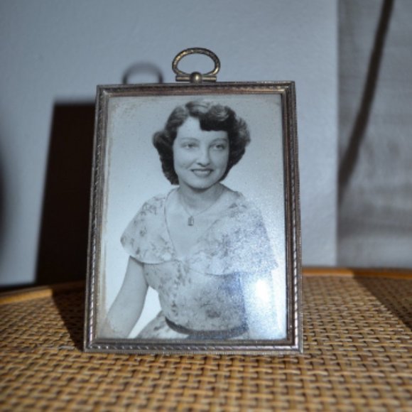 Antique / vintage portrait & frame - Picture 2 of 5